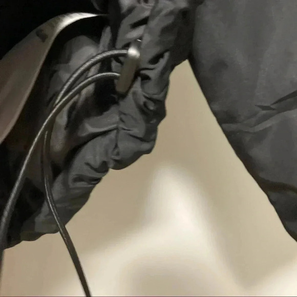 NWOT  BDG crop puffer black jacket - Picture 7 of 8